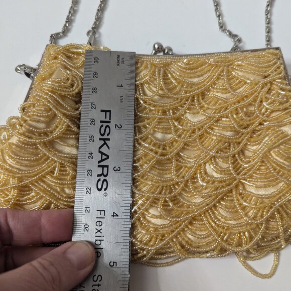 Excellent condition vintage 1960s gold scalloped beaded purse - Picture 14 of 16
